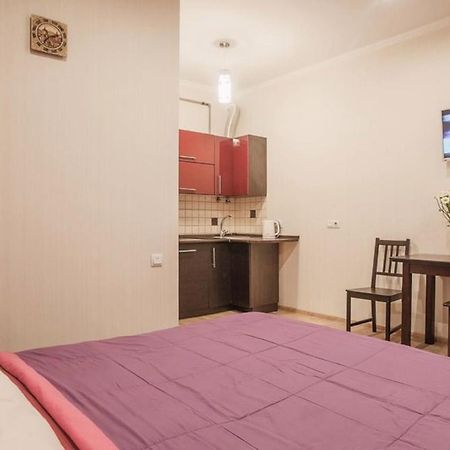Central Cozy Apartment With Parking! Lviv Buitenkant foto