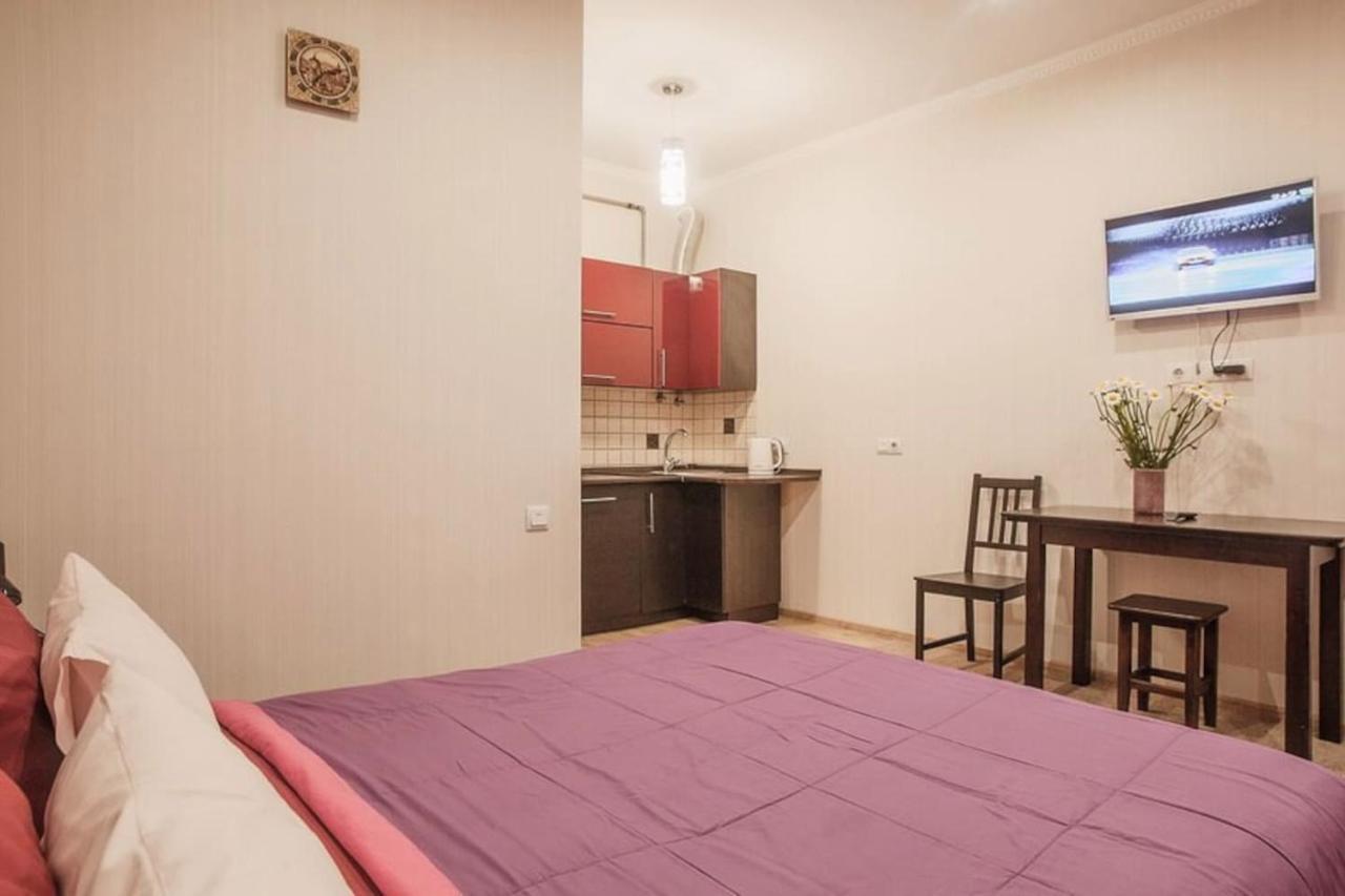 Central Cozy Apartment With Parking! Lviv Buitenkant foto