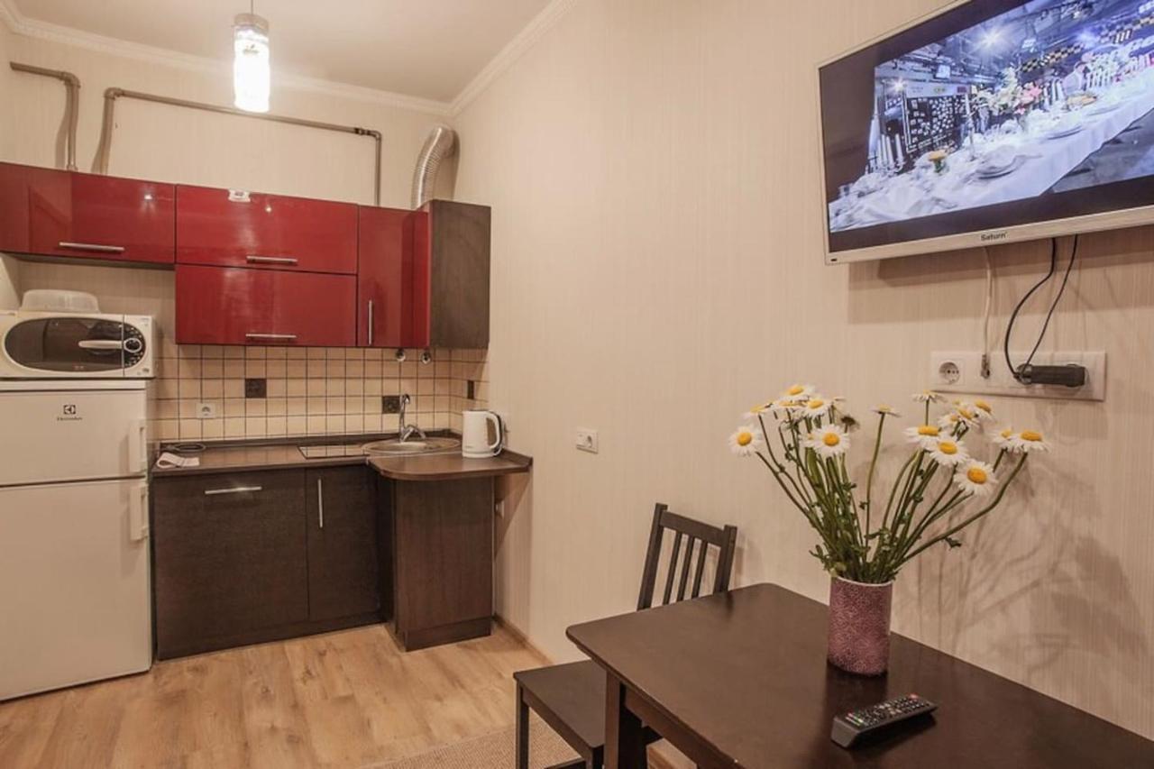 Central Cozy Apartment With Parking! Lviv Buitenkant foto
